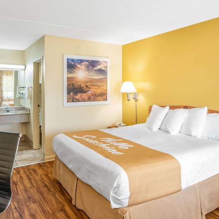 Days Inn By Wyndham Clarksville Tn Esterno foto