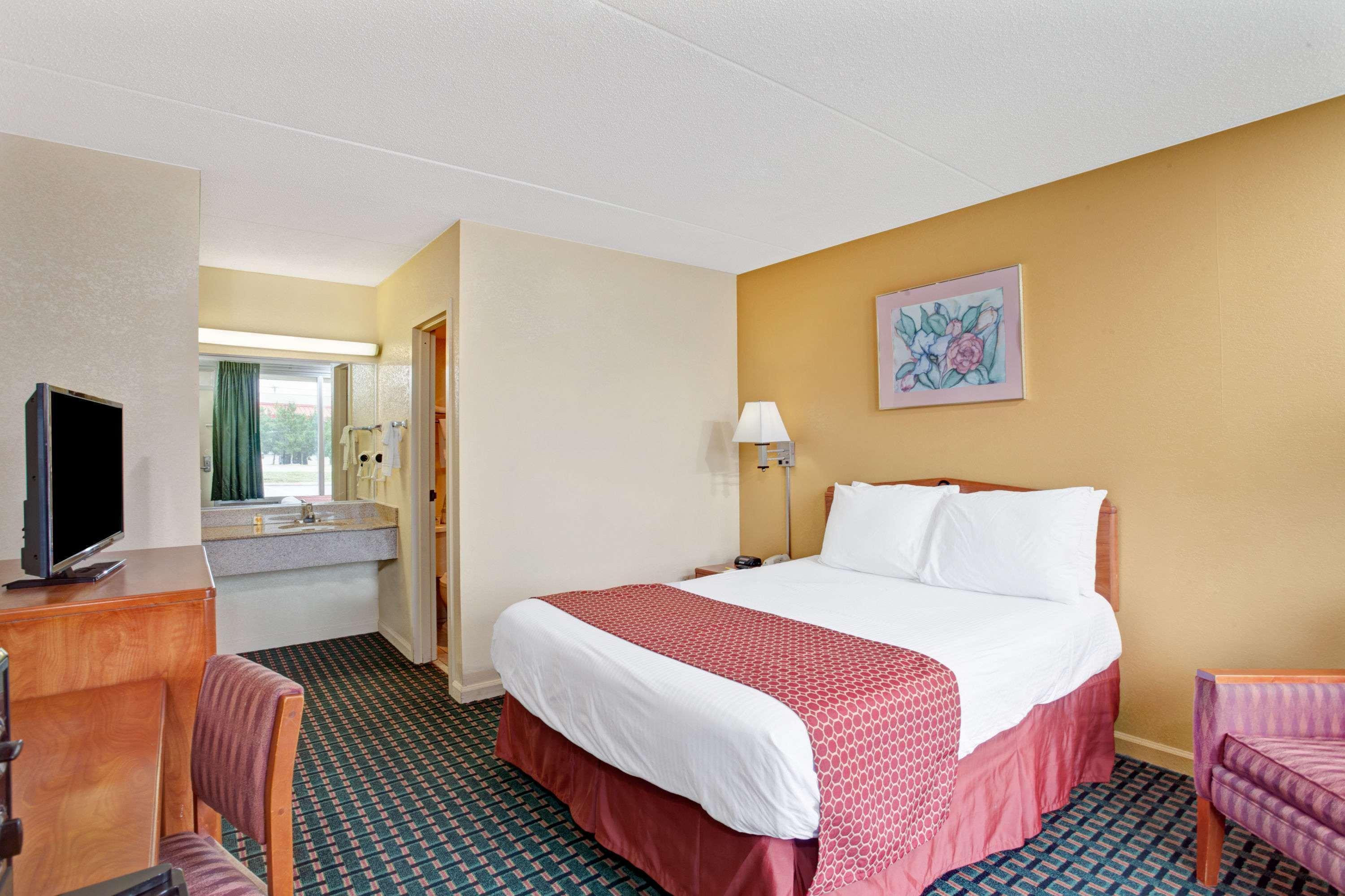 Days Inn By Wyndham Clarksville Tn Esterno foto