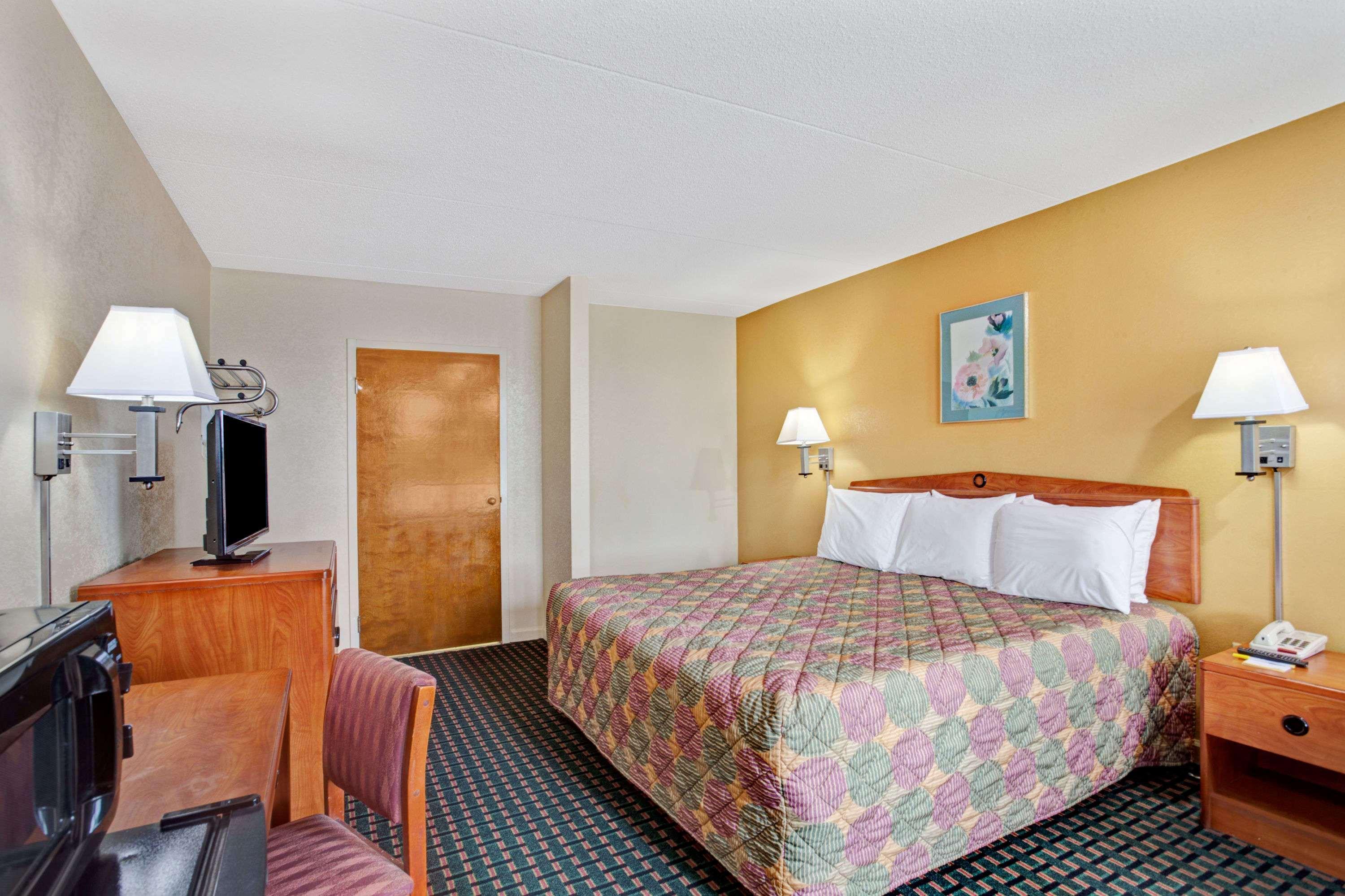 Days Inn By Wyndham Clarksville Tn Esterno foto