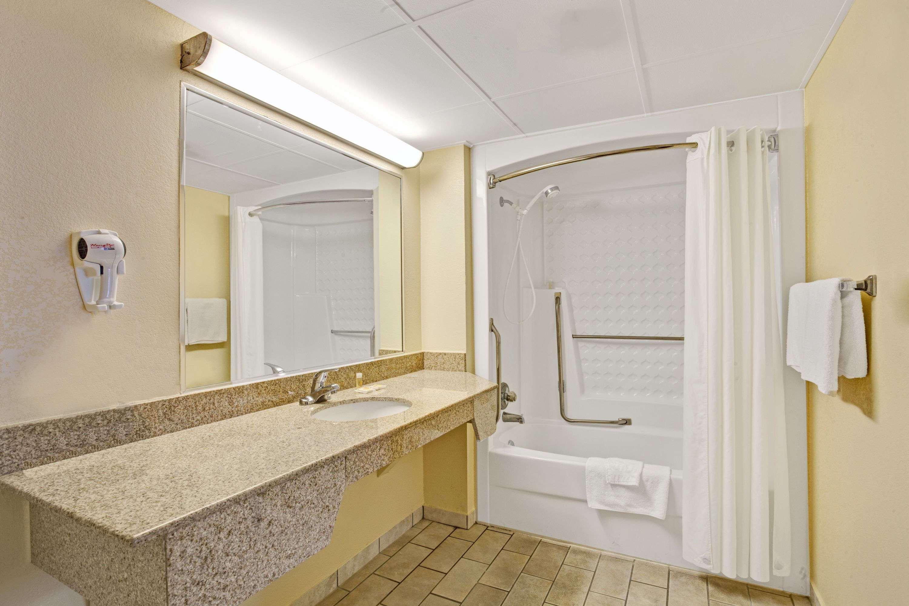 Days Inn By Wyndham Clarksville Tn Esterno foto