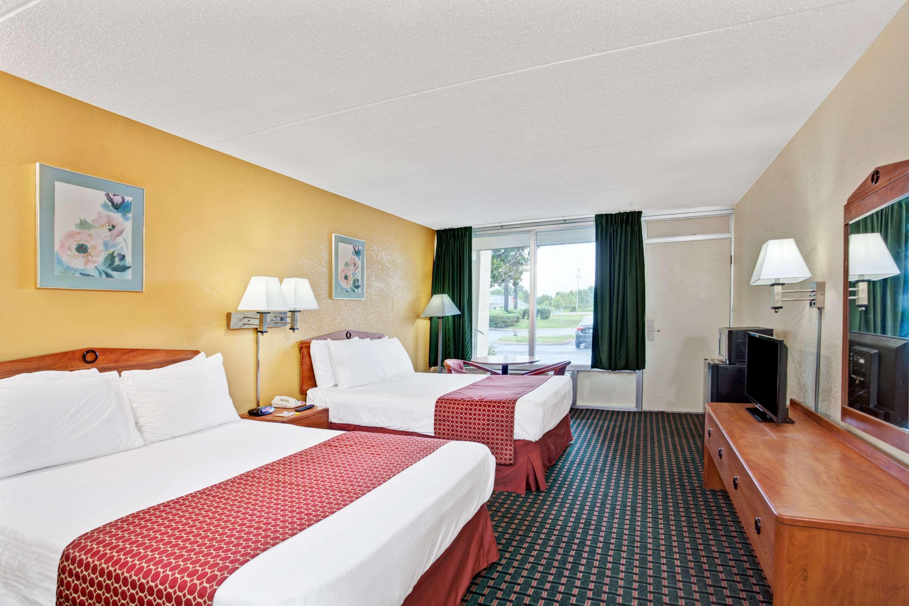 Days Inn By Wyndham Clarksville Tn Esterno foto